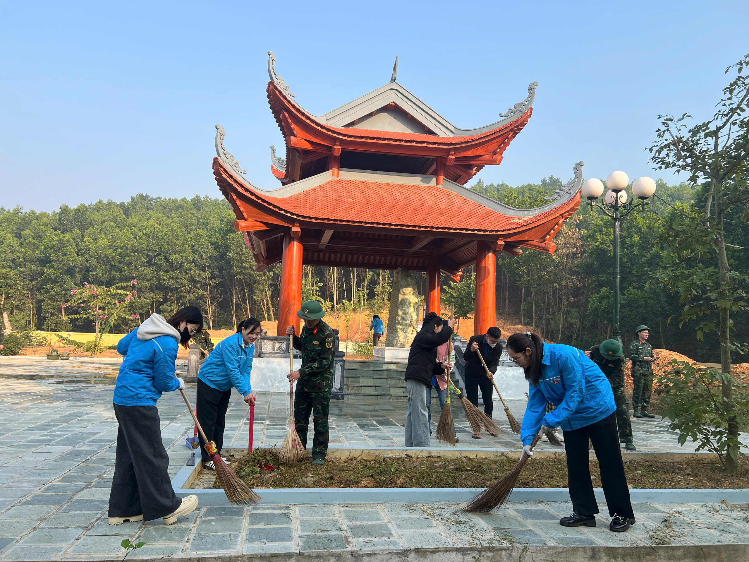 HỌC VIỆN HẬU CẦN HÀNH QUÂN VỀ NGUỒN, VUN ĐẮP TRUYỀN THỐNG, THẮM TÌNH QUÂN - DÂN